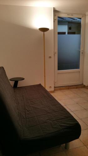 Vuode tai vuoteita majoituspaikassa Appartement 2 PCS au metro BERAULT