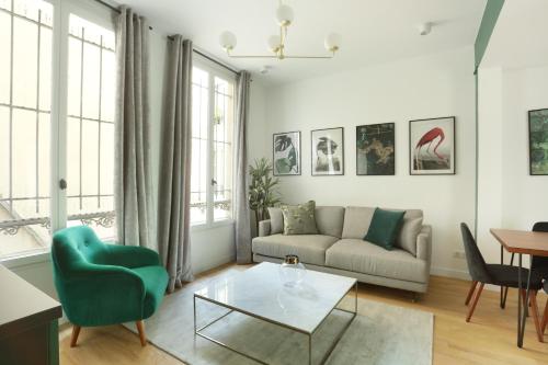 Apartment Center of Paris by Studio prestige