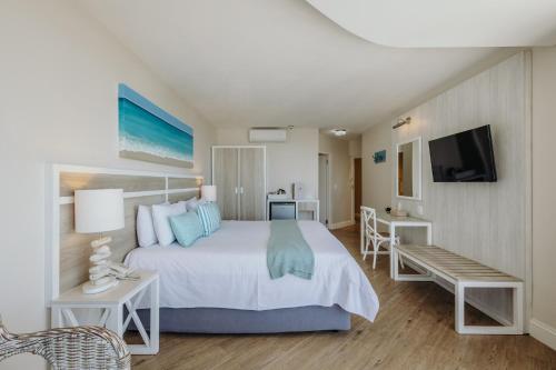 Postel nebo postele na pokoji v ubytování Bayview Hotel