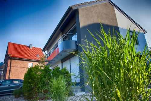 a house with a car parked in front of it at City-Apparte ONE Zentrales & komfortables Wohnen in Gronau in Gronau
