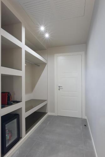 a room with a white door and a fireplace at Il Pumo - Apulian Rooms Bari Savoia in Bari