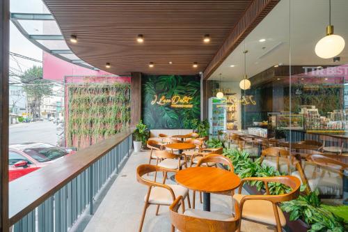 Restoran atau tempat lain untuk makan di TTR Central Apart Hotel