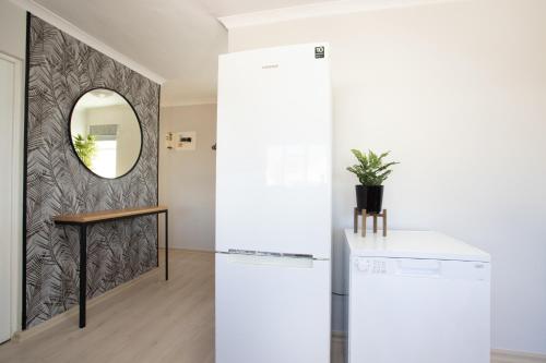 A kitchen or kitchenette at Kaaia picturesque seaview apartment