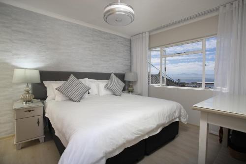 A bed or beds in a room at Kaaia picturesque seaview apartment