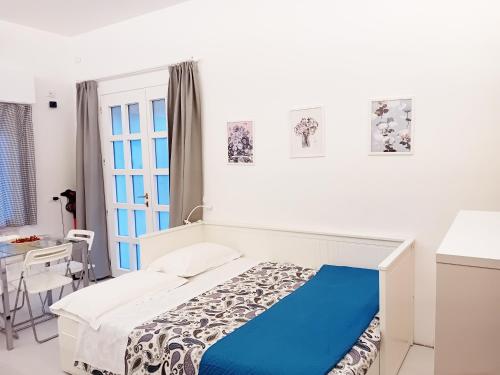 a bedroom with a bed and a desk and a window at CasaRava Sul Parco in Riccione