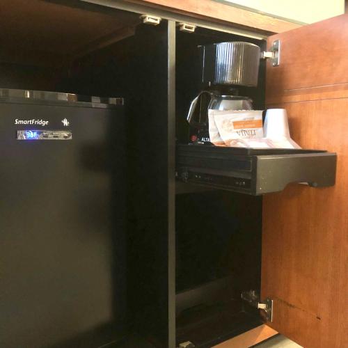 Una cocina o cocineta en The Grand Hotel Spindletop