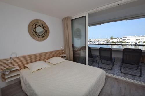 Marina des Camarguaises - Vue port - 6 personnes - Climatisation - Wifi - Parking