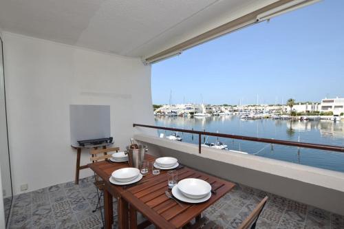 Marina des Camarguaises - Vue port - 6 personnes - Climatisation - Wifi - Parking