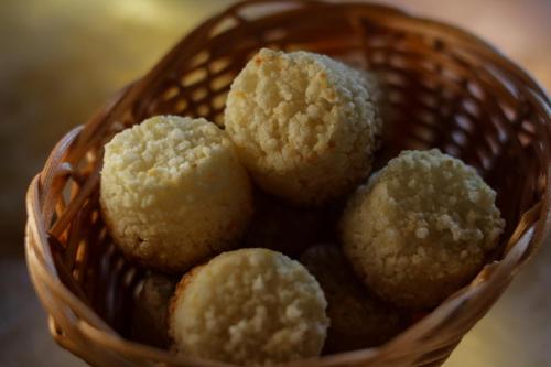 a basket filled with meatballs at Villa Éden in Alter do Chao
