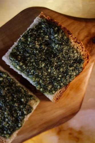 a piece of bread with green glitter on a cutting board at Villa Éden in Alter do Chao