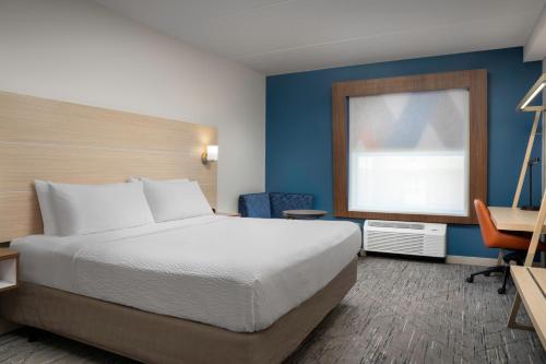 Holiday Inn Express & Suites Pittsburgh North Shore, an IHG Hotel Image