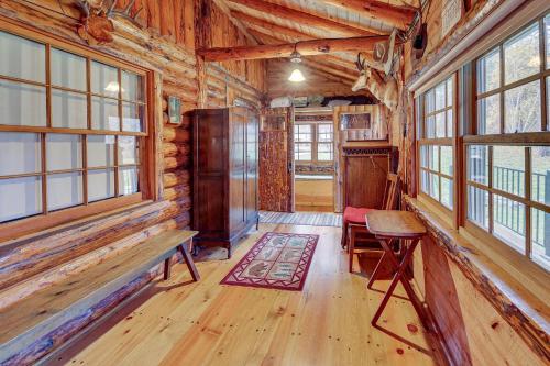 Φωτογραφία από το άλμπουμ του Remote Escape Sturgis Cabin on 20 Private Acres! σε Sturgis