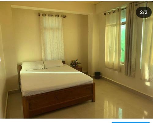 Tempat tidur dalam kamar di Olivehomestay