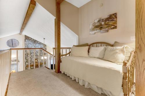 a bedroom with a bed in a room at 2 Bed 2 Bath Vacation home in Whittier I in Whittier
