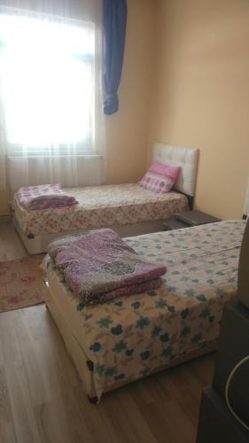 Ένα ή περισσότερα κρεβάτια σε δωμάτιο στο Çiftlik otel