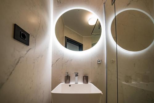 a bathroom with a sink and a mirror at Mustang Boutique Rooms in Oradea
