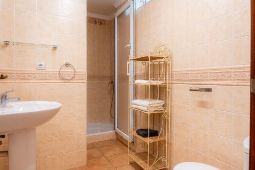 a bathroom with a sink and a toilet and a shower at Villas y Apartamentos El Sultan in Corralejo