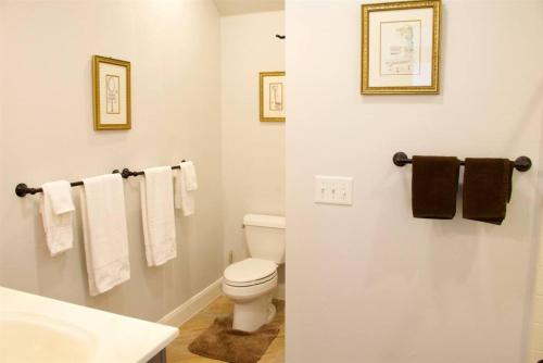 Koupelna v ubytování LV5 Upper Floor Suite