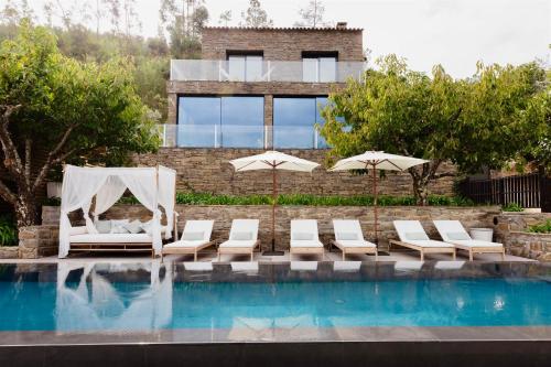 Bazén v ubytování Campos River House nebo v jeho okolí