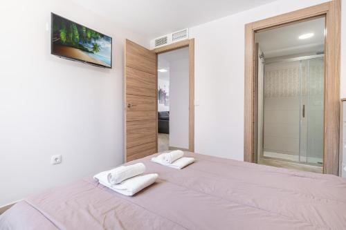 Posteľ alebo postele v izbe v ubytovaní Don Miguel 2-A Apartment Levante Beach