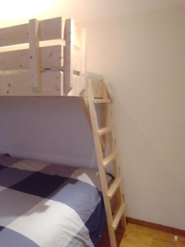 Llit o llits en una habitació de Appt Ponteil