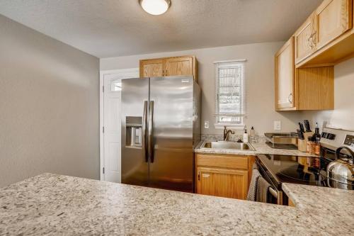 Η κουζίνα ή μικρή κουζίνα στο Close to Denver & Golden - Perfect for Groups