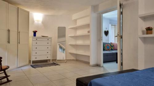 a bedroom with a dresser and a bedroom with a bed at Casa Kilig in Santa Cruz de Tenerife