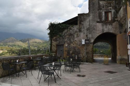 a patio with tables and chairs in a building at Casa vacanze Locus Amoenus in SantʼAgata deʼ Goti