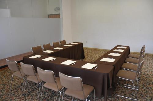 a conference room with a long table and chairs at Hotel Flamingo Inn in Querétaro