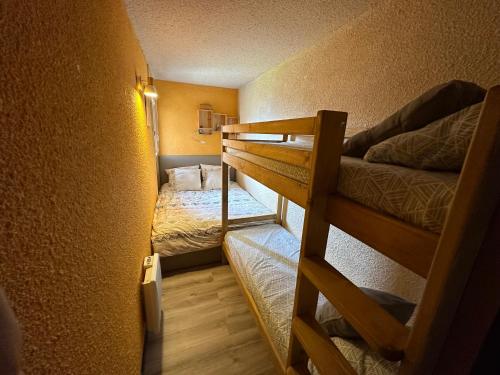 a small room with two bunk beds in it at Arve et Giffre Samoens 1600 in Samoëns