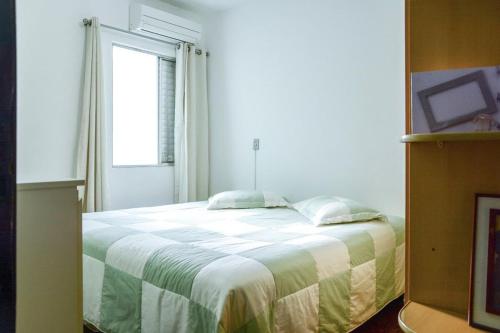 a bedroom with a large bed with a window at Casa Compartilhada na Aclimação by BnbHost in Sao Paulo