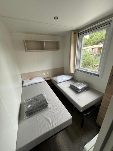 Postel nebo postele na pokoji v ubytování Best holiday Mobilhome camping le Mar Estang