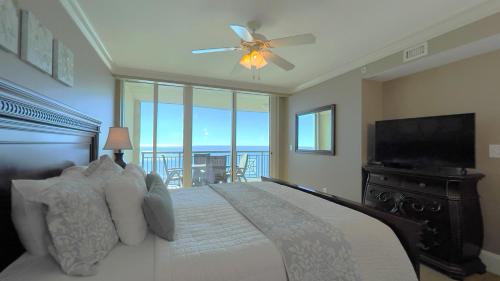 Un pat sau paturi într-o cameră la Mar Vista Grande - 806