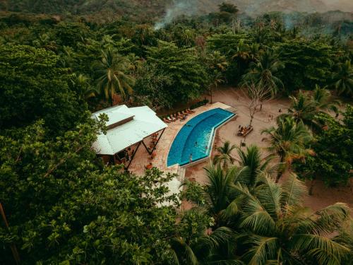 an aerial view of a resort with a swimming pool at Viajero Tayrona Hostel & Ecohabs in Buritaca