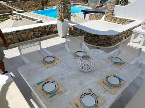 Rineia Complex by Live&Travel