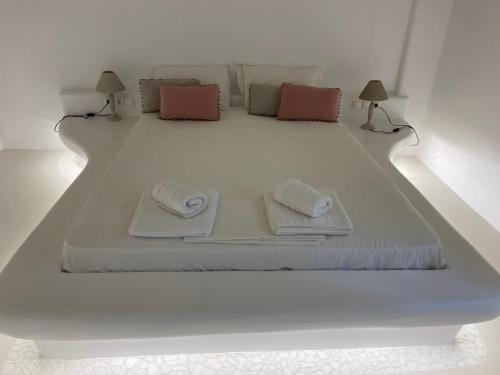 A bed or beds in a room at Rineia Complex by Live&Travel