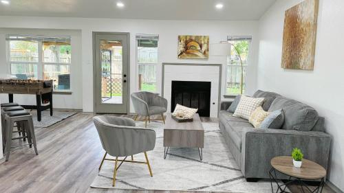 Posezení v ubytování Relax Modern 3BR 2Bath - NW Austin, Sleeps 10