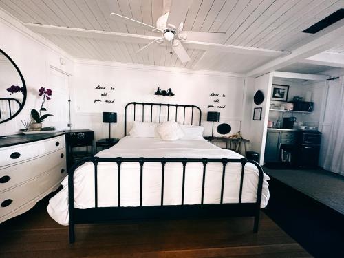 En eller flere senge i et værelse på 100 Mile View-Fire Pit, Romantic, Peaceful, Private
