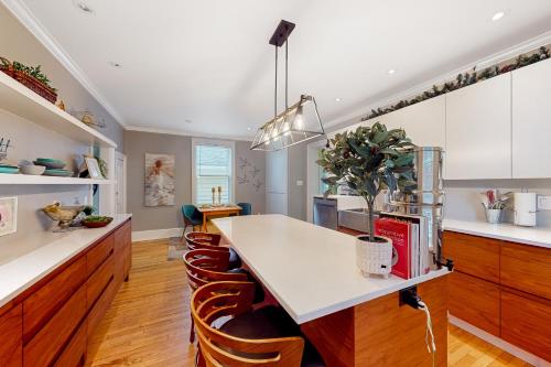 Luxe 1880, Experience Home – Photos 2