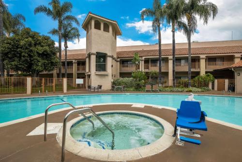 a hot tub with a chair in front of a building at Best Western Diamond Bar Hotel & Suites in Diamond Bar