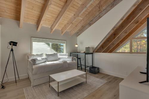 a living room with a couch and a table at Moon Dune Chalet by Tahoe Getaways - Remodeled 3 BR Cabin plus Loft w Fenced Yard & Walk to Beach or Dining in Tahoe Vista