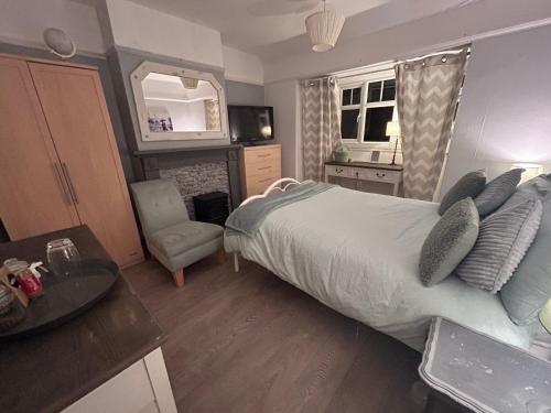 a bedroom with a bed and a desk and a chair at A Home from Home in Redditch near town centre in Redditch
