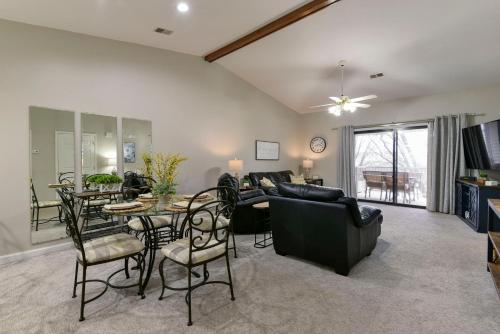 Χώρος καθιστικού στο Beautiful Condos at Thousand Hills-Heart of Branson-Spacious and Affordable