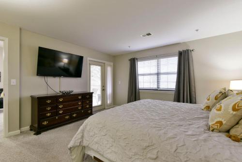 Ένα ή περισσότερα κρεβάτια σε δωμάτιο στο Beautiful Condos at Thousand Hills-Heart of Branson-Spacious and Affordable