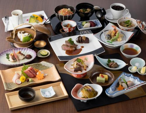 ホテルの敷地内または近くでの食事または食べ物