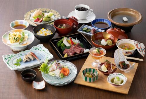 ホテルの敷地内または近くでの食事または食べ物