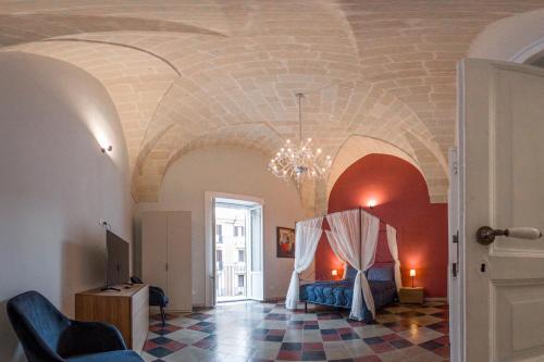 a living room with a ceiling with a chandelier at Arabesque Luxury Apartment - Roof Garden in Taranto