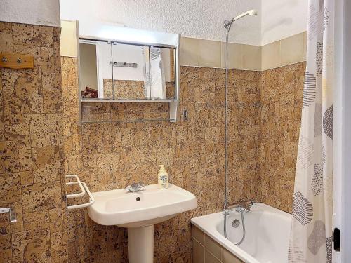 a bathroom with a sink and a toilet and a tub at Studio Montvalezan-La Rosière, 1 pièce, 4 personnes - FR-1-275-205 in Montvalezan