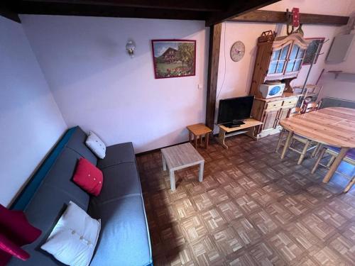 a living room with a blue couch and a table at Chalet Les Angles, 3 pièces, 6 personnes - FR-1-593-98 in Les Angles