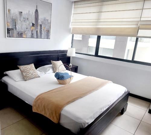 a bedroom with a large bed with a window at Ecusuites Room Emporium con Jacuzzi privado in Guayaquil